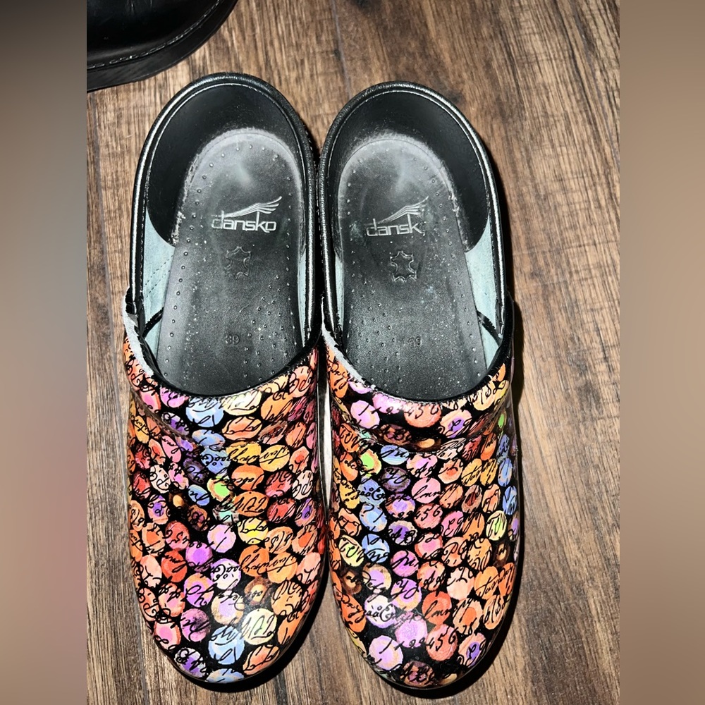 Dansko multicolor dot script clogs